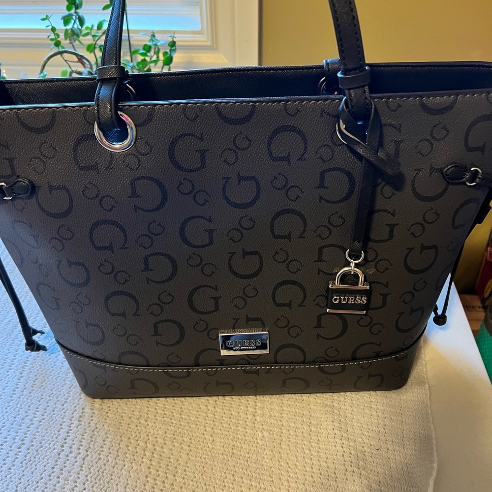 Guess shoulder bag